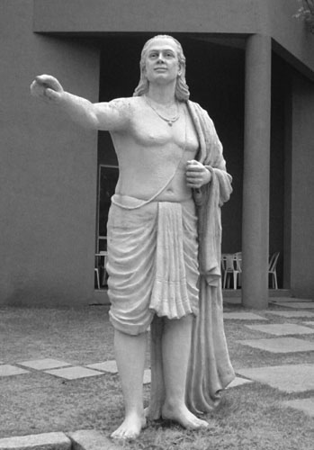 Kip Aryabathe postavljen ispred Sveučilišnog centra za astronomiju i astrofiziku, Pune, Maharaštra, Indija.