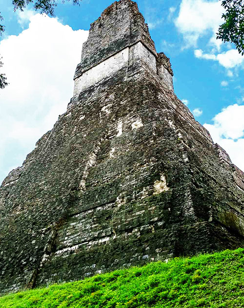 Središnji hram sakralnog kompleksa u Tikalu